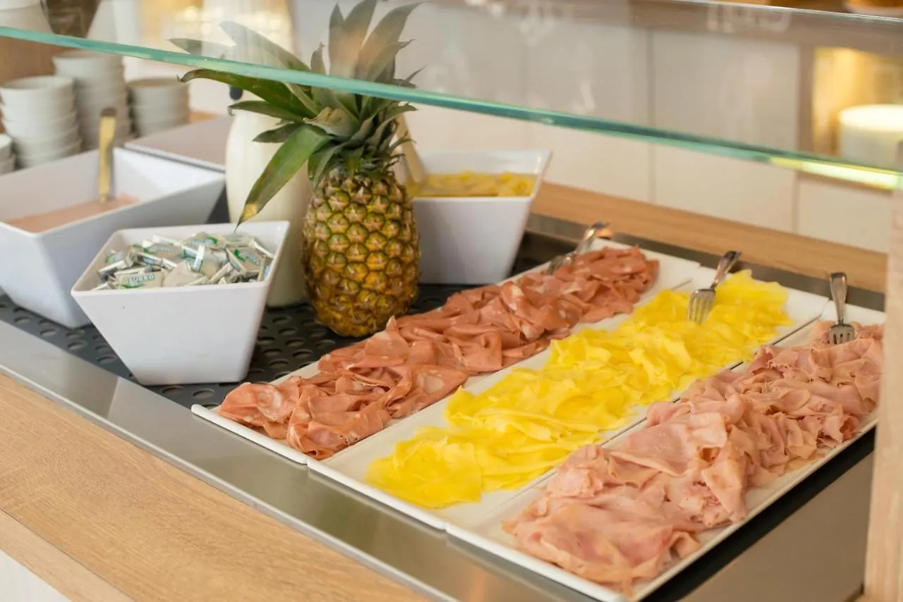 Hotel Antille E Azzorre Lido di Jesolo 3*,